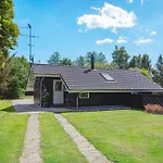Three-Bedroom Holiday home in Væggerløse 25 Vakantiehuis *