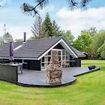 Three-Bedroom Holiday home in Væggerløse 25 * Bøtø By