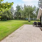 Three-Bedroom Holiday home in Væggerløse 25 * Bøtø By