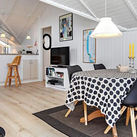 4 Star In Vaeggerlose Casa de Férias
