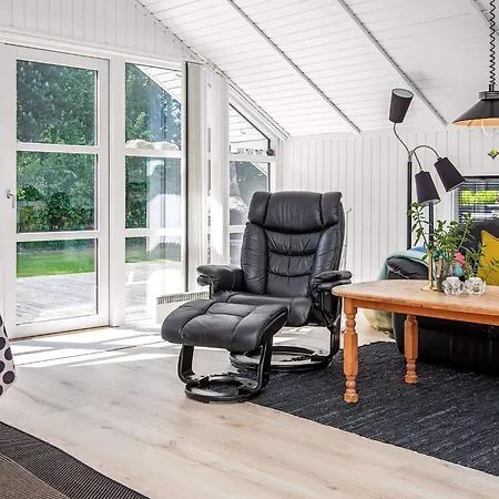 Three-Bedroom Holiday home in Væggerløse 25 Vakantiehuis *