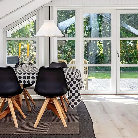 4 Star In Vaeggerlose Semesterbostad