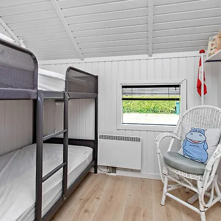 4 Star In Vaeggerlose Bøtø By