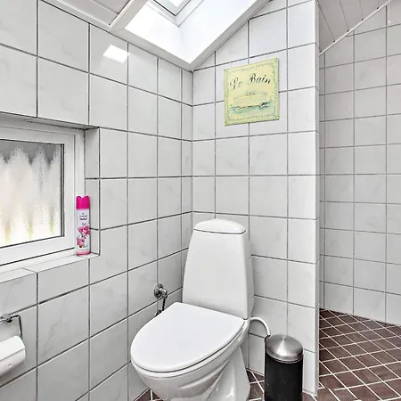 4 Star In Vaeggerlose Semesterbostad